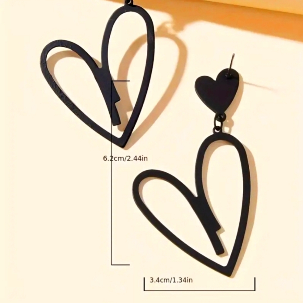 Vintage Heart Earrings - Picture 2 of 4